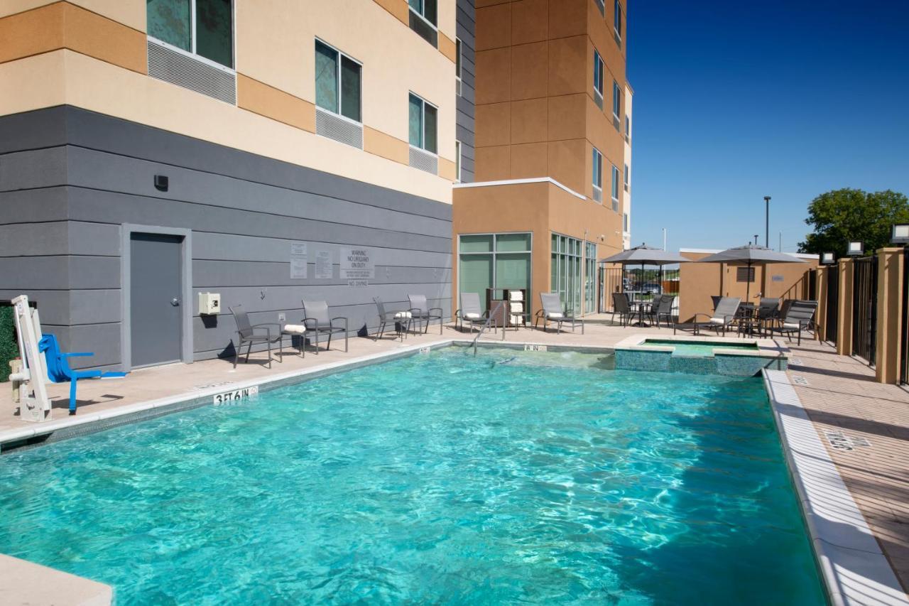 Fairfield By Marriott Inn & Suites Dallas East Exterior photo